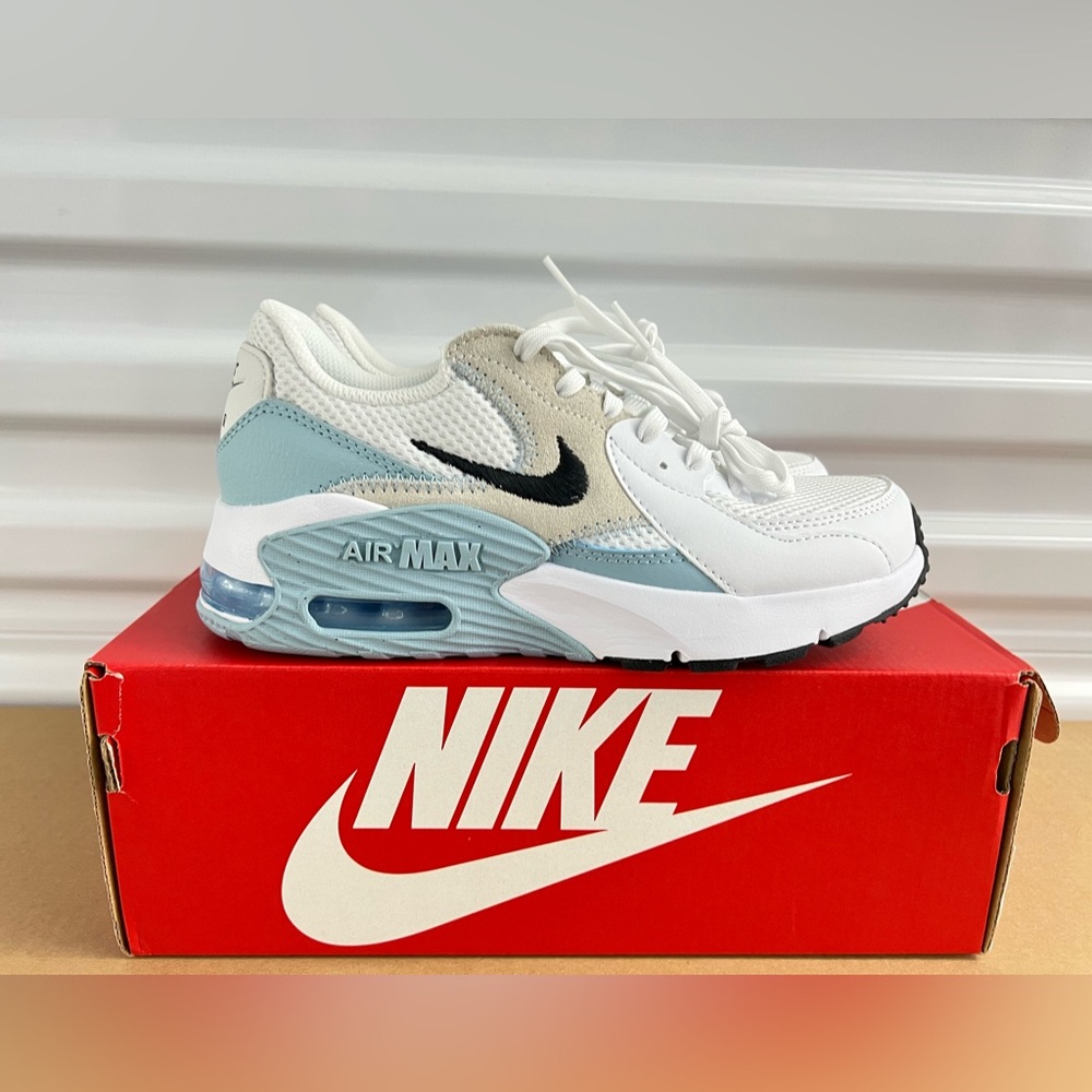 NIKE AIR MAX EXCEE - WOMEN’S SIZE5
